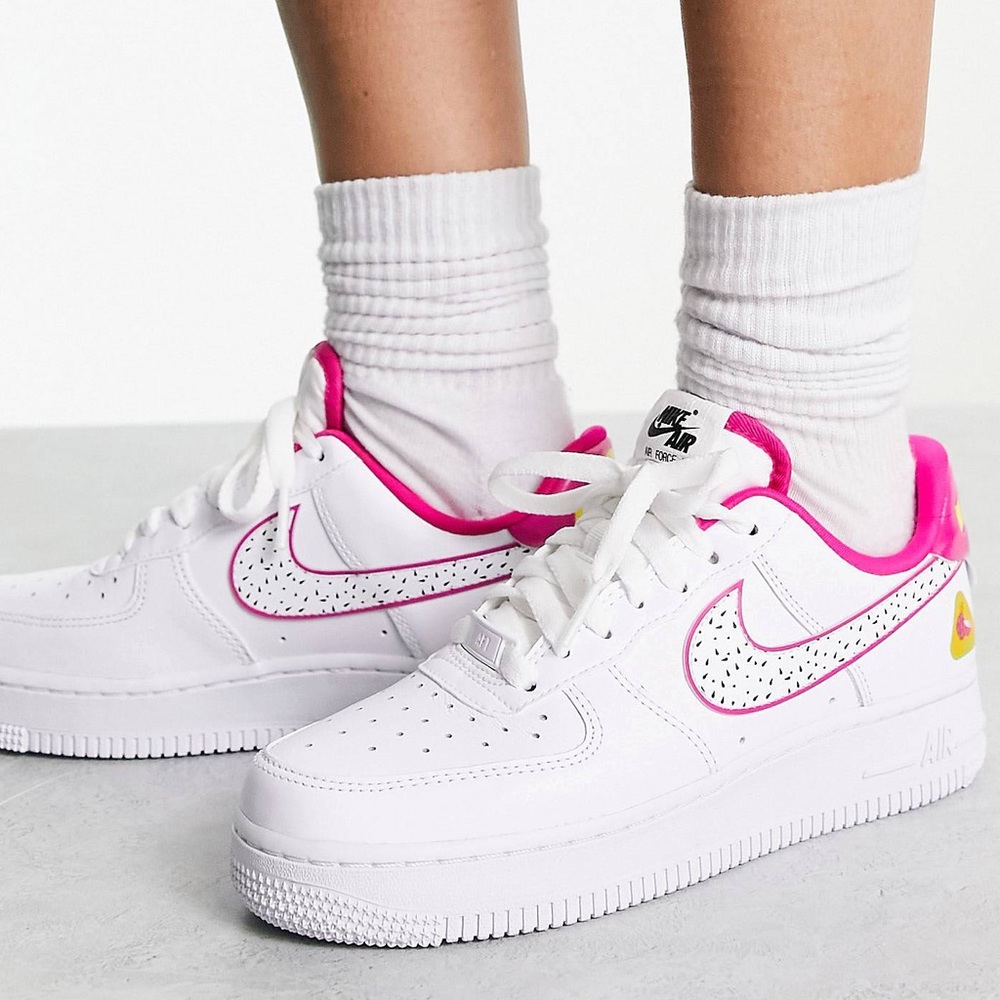 NWT Nike Air Force 1 Dragon Fruit Sneakers + BONUS knit, produce bag! 10.5 men